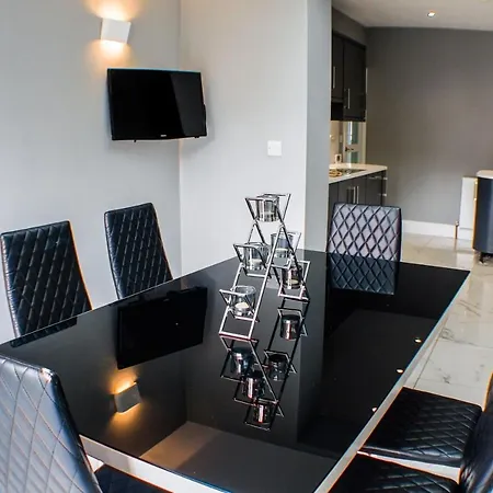 Throxenby - 3 Bed House Sleeps Up To 10